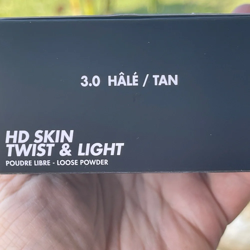 Make Up For Ever Twist & Light Finishing Powder In 3 Tan